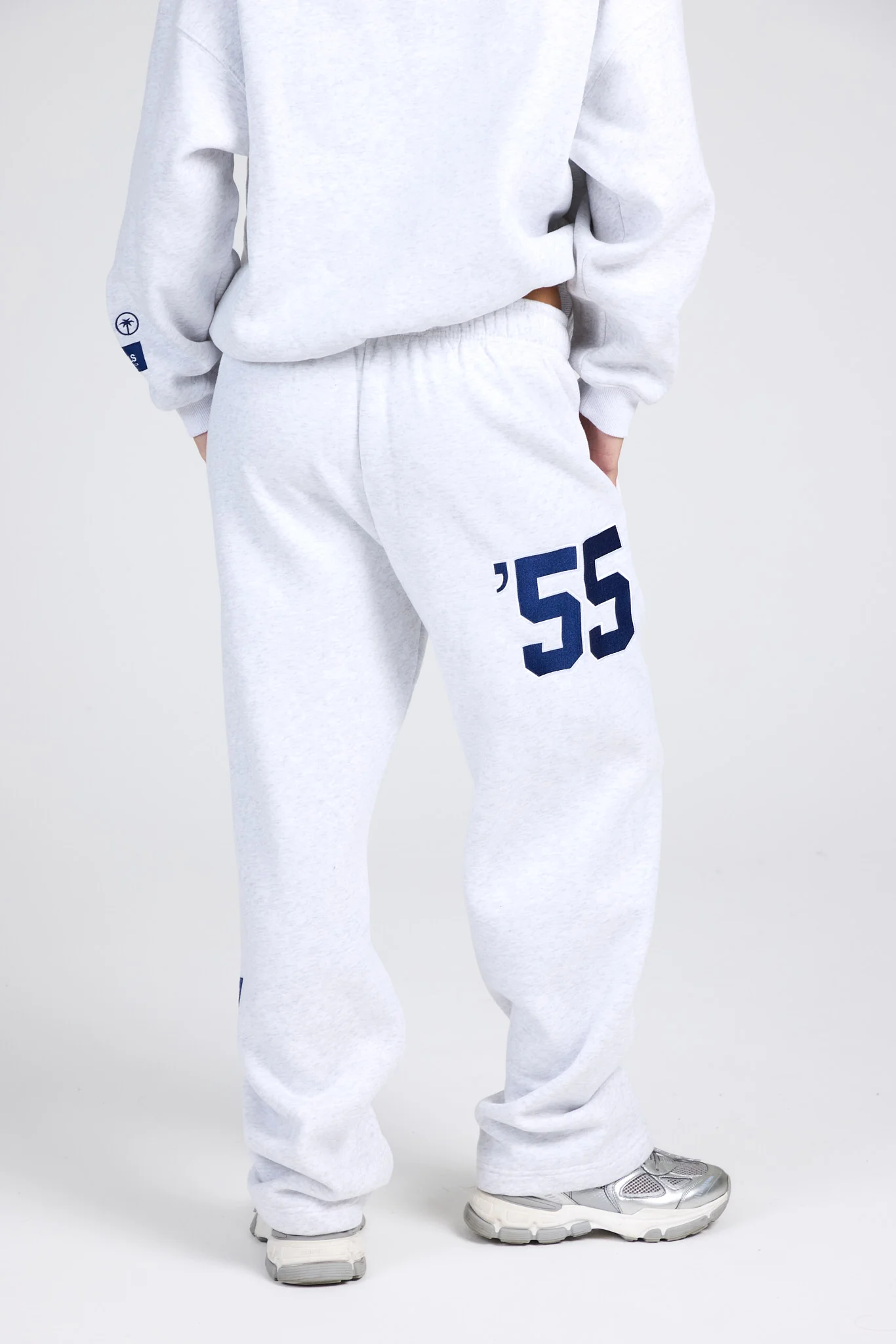 '55 EMBROIDERY STRAIGHT LEG SWEATPANTS LIGHT GREY - Image 2