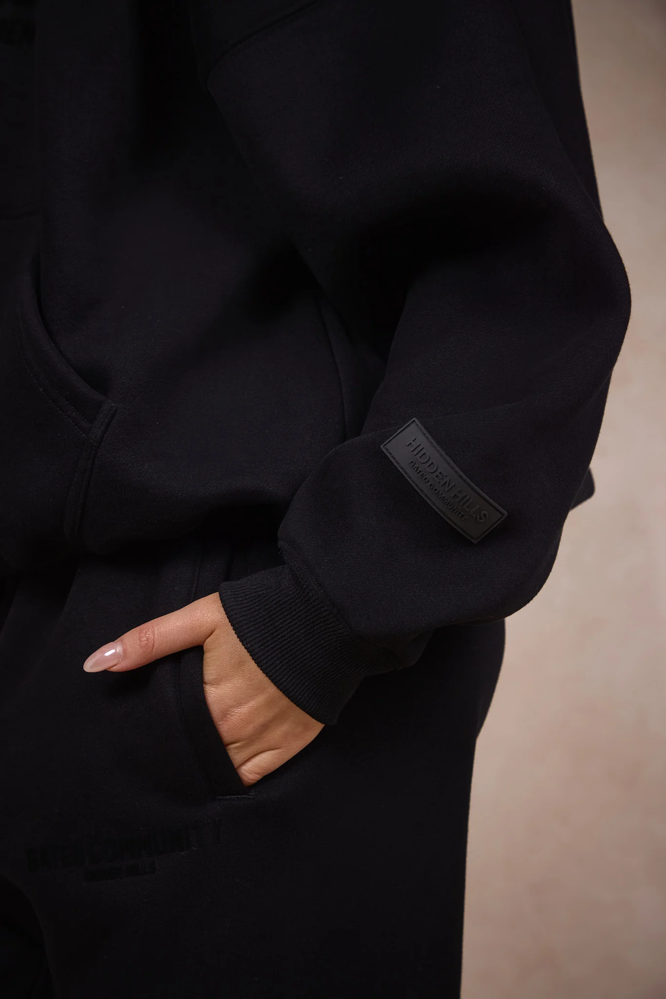 BASICS HOODIE BLACK - Image 6