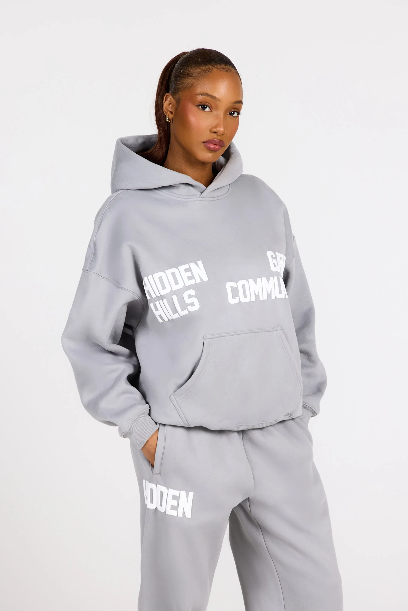 GATED COMMUNITY HOODIE ASH GREY - Image 3