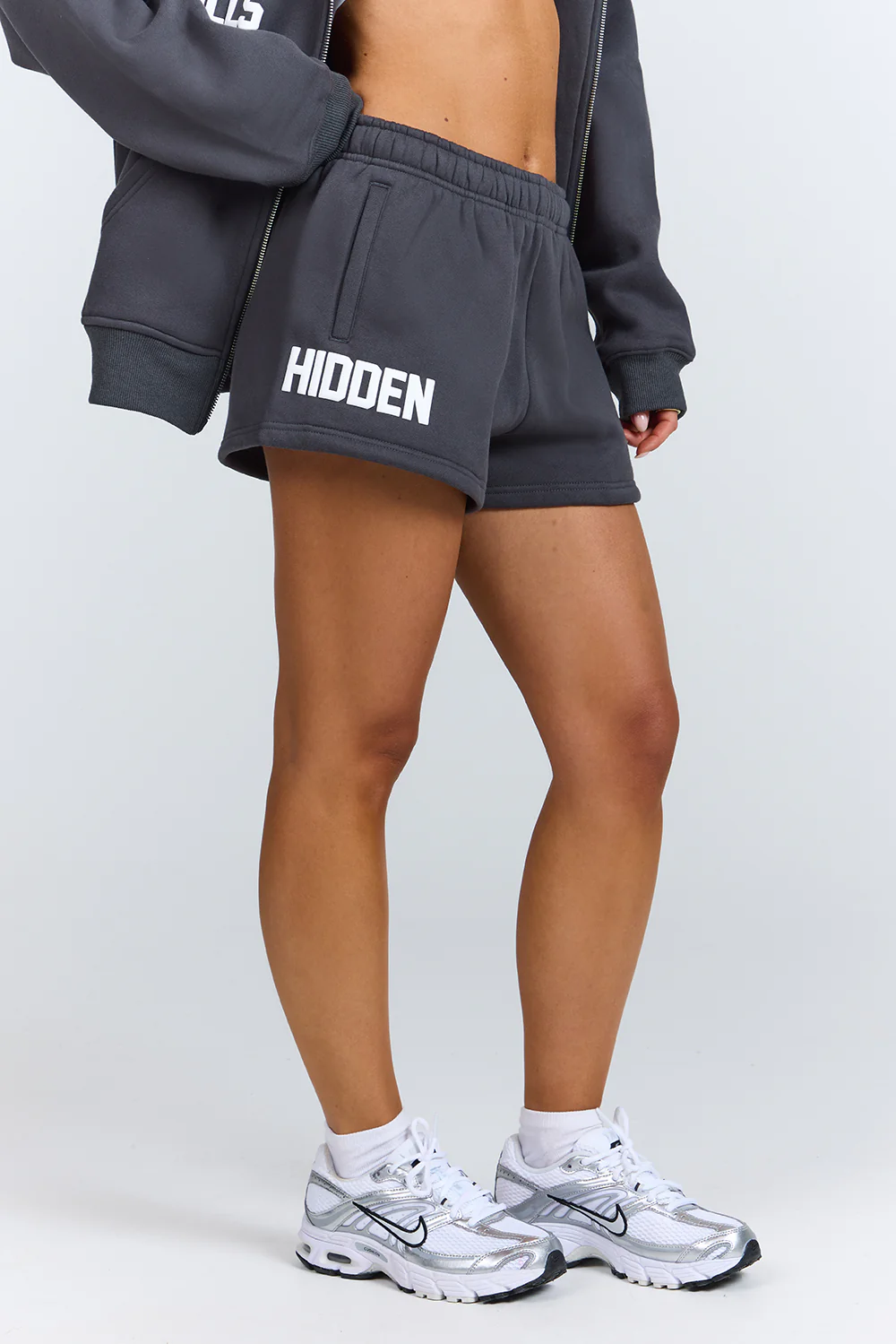 GATED COMMUNITY SHORTS DARK GREY