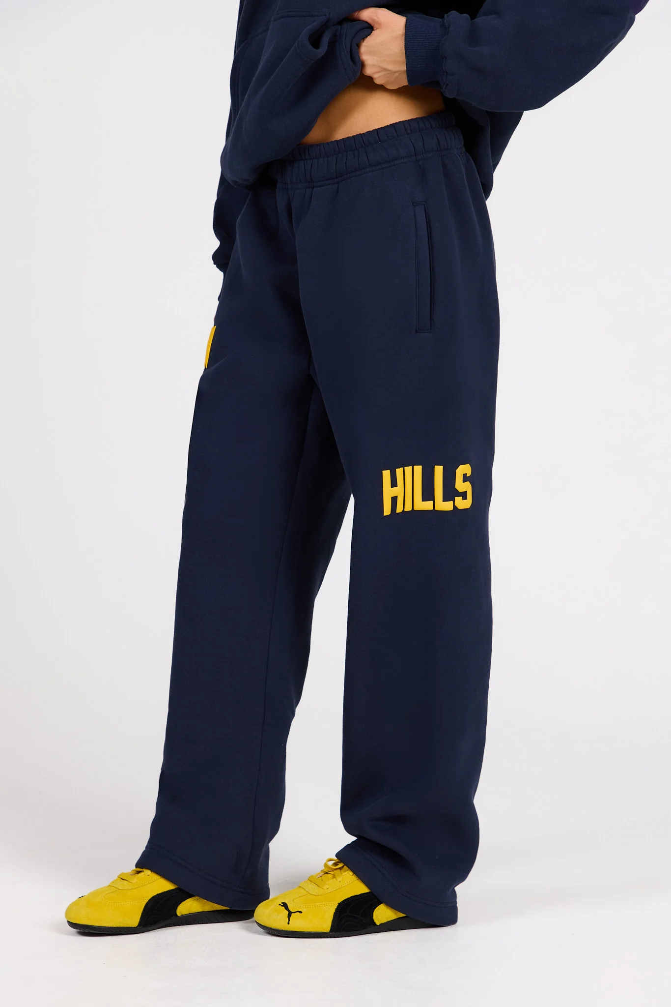 GATED COMMUNITY STRAIGHT LEG SWEATPANTS AMBER/NAVY - Image 2