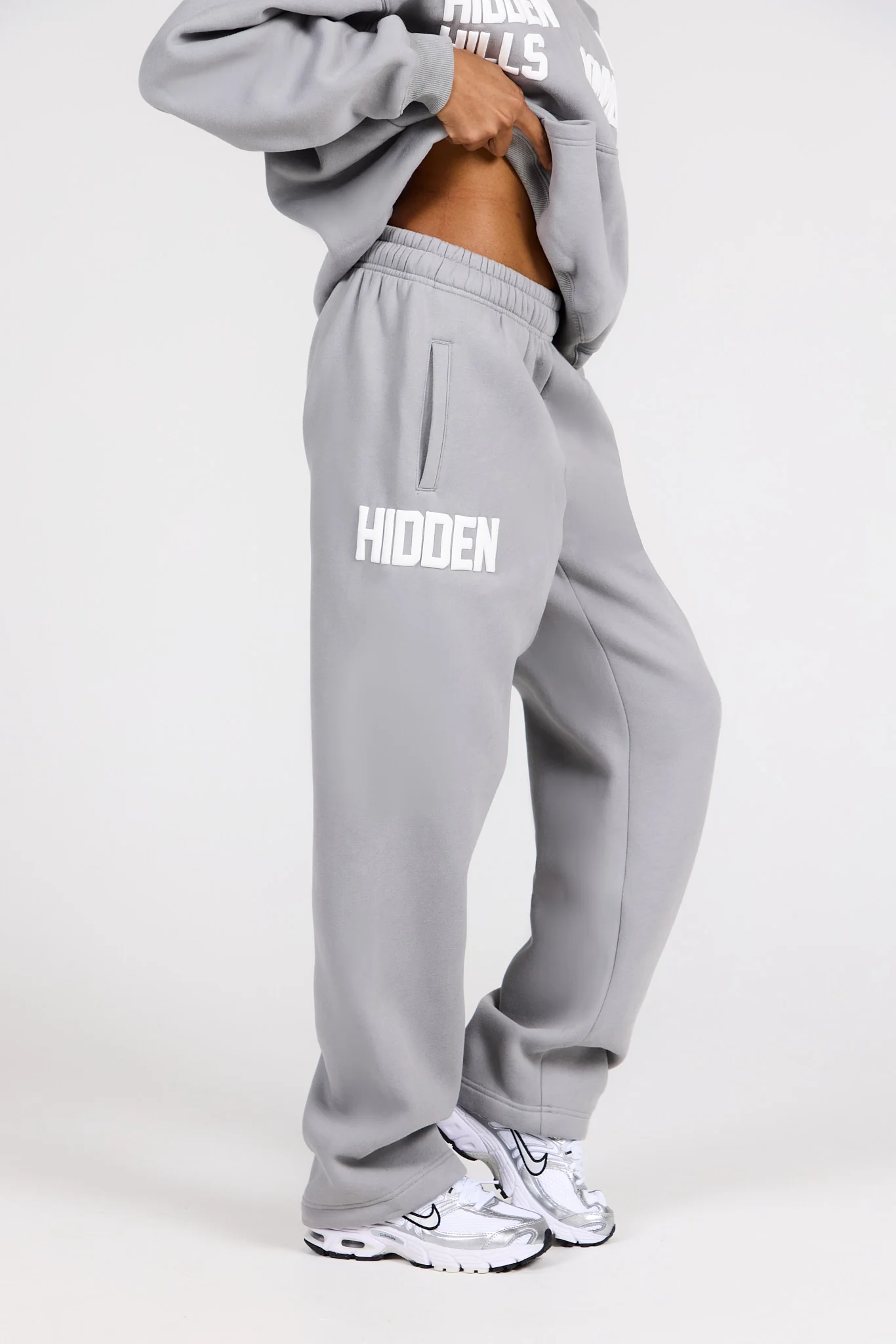 GATED COMMUNITY STRAIGHT LEG SWEATPANTS ASH GREY