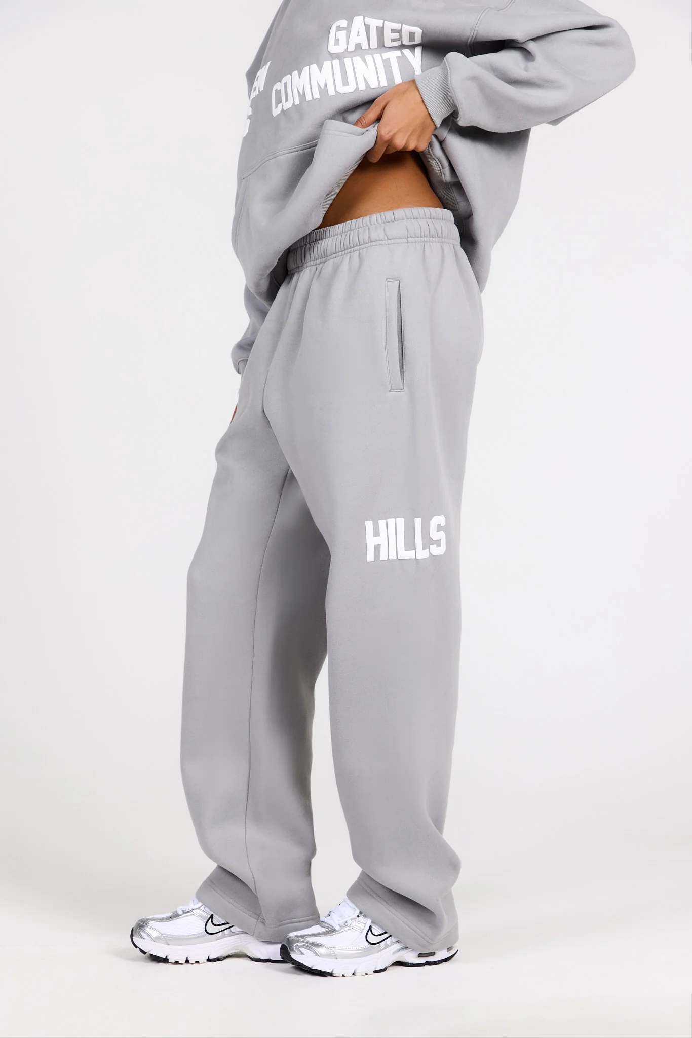GATED COMMUNITY STRAIGHT LEG SWEATPANTS ASH GREY - Image 2