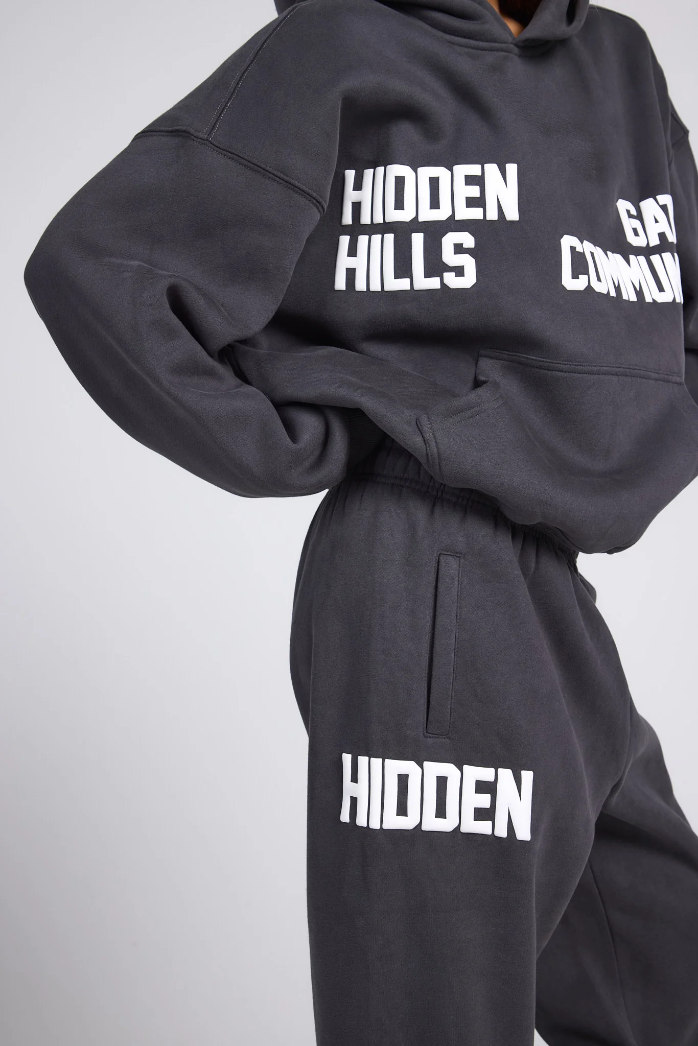 GATED COMMUNITY STRAIGHT LEG SWEATPANTS DARK GREY - Image 4