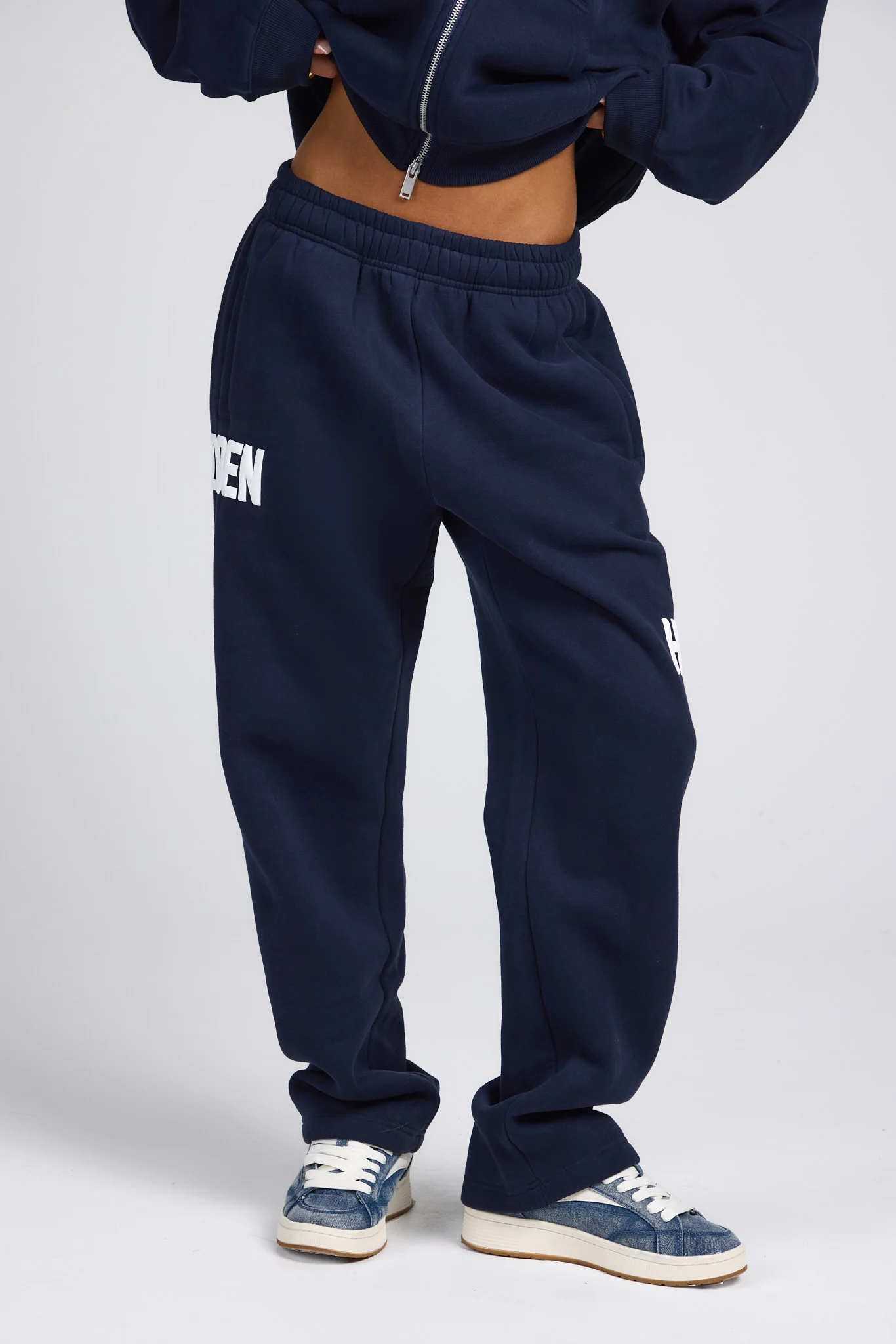GATED COMMUNITY STRAIGHT LEG SWEATPANTS NAVY - Image 3
