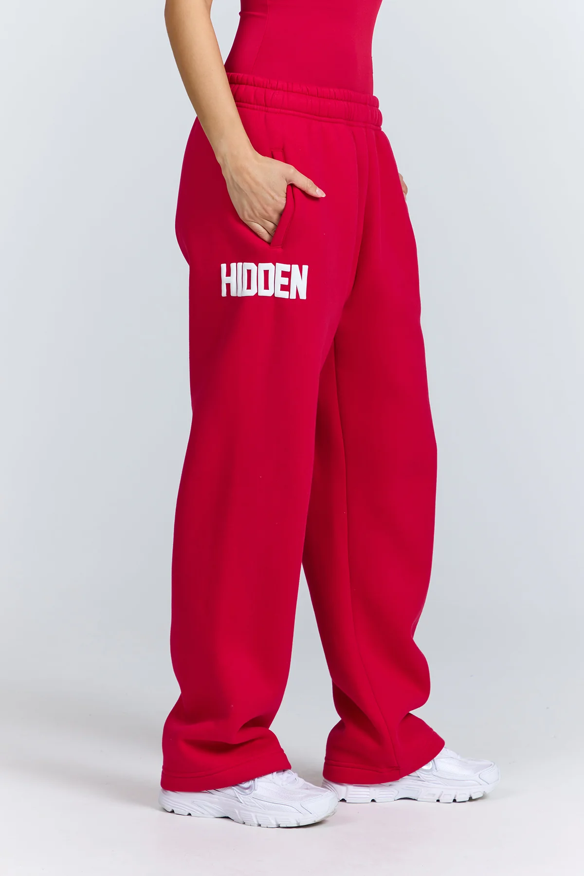 GATED COMMUNITY STRAIGHT LEG SWEATPANTS RASPBERRY RED